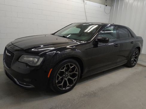 Used 2017 Chrysler 300 S image 2