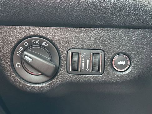 Used 2019 Dodge Challenger SRT Hellcat Redeye image 33