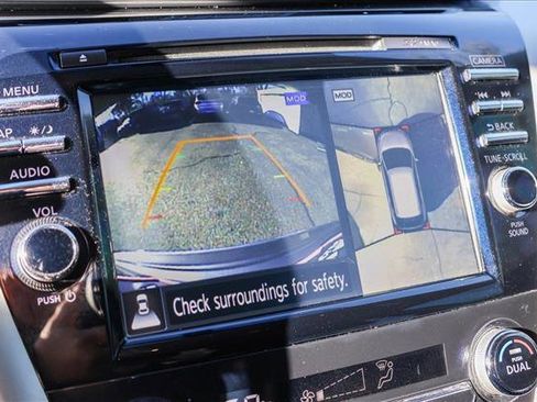 Used 2018 Nissan Murano SV w/ Premium Package image 19