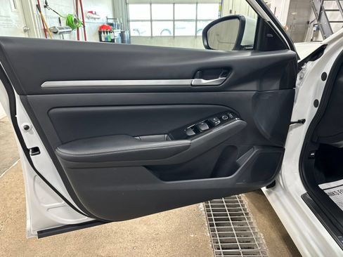 Used 2025 Nissan Altima 2.5 SL AWD/4WD image 17