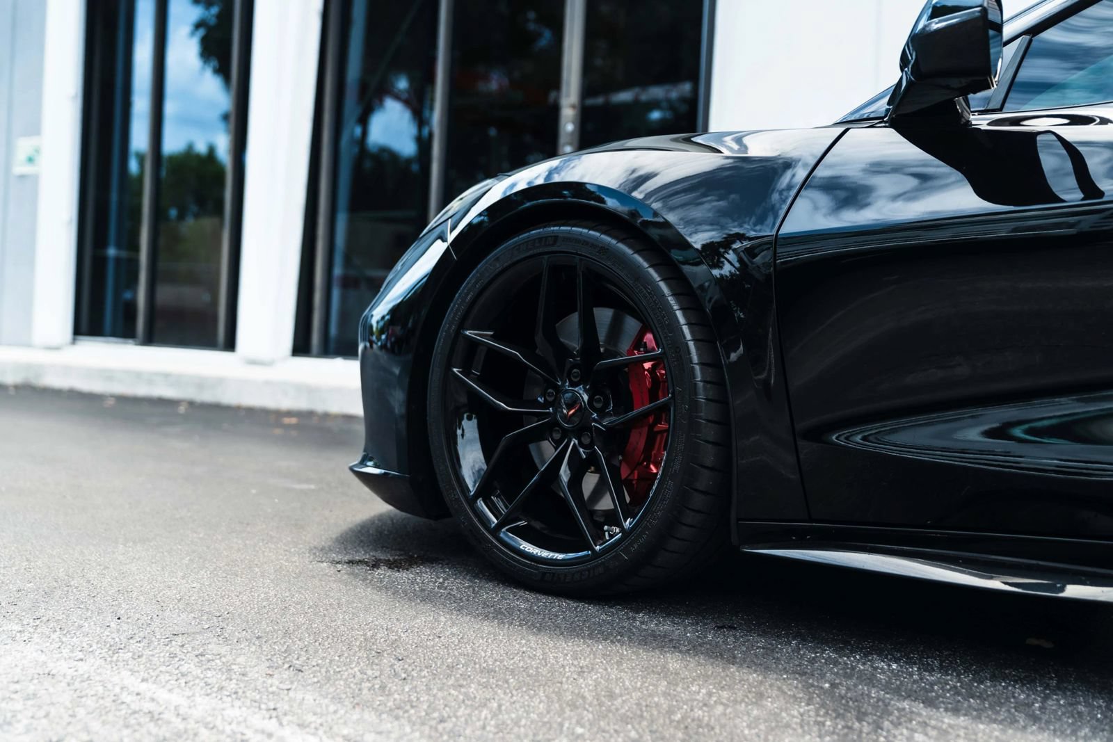 Used 2025 Chevrolet Corvette Z06 RWD image 4