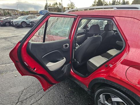 Certified 2022 Hyundai Venue SEL w/ Cargo Package image 14