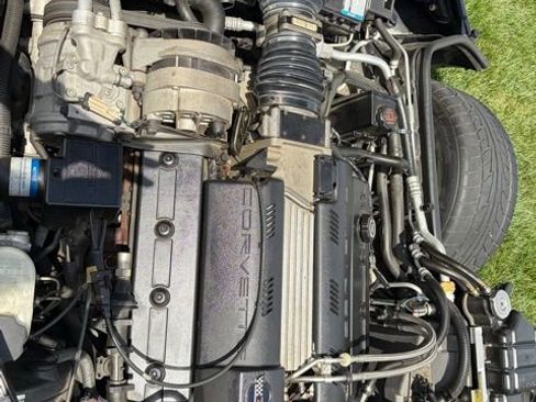 Used 1994 Chevrolet Corvette Coupe RWD image 8