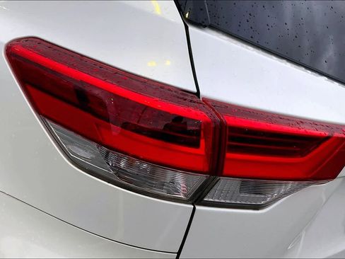 Used 2017 Toyota Highlander Limited Platinum image 27