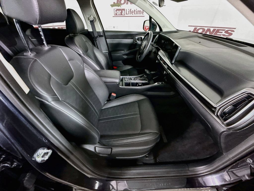 Certified 2025 Kia Sorento S AWD/4WD image 31