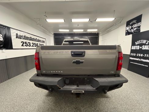 Used 2013 Chevrolet Silverado 2500 LTZ w/ LTZ Plus Package image 4