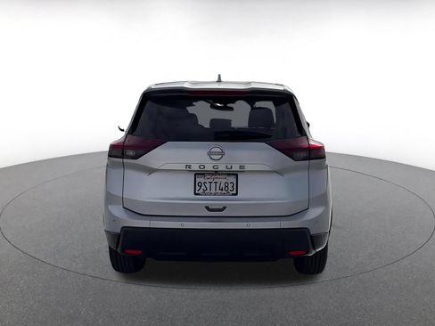 Used 2025 Nissan Rogue SV FWD image 12