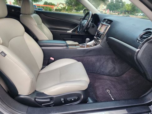 Used 2012 Lexus IS 350C w/ Luxury Pkg RWD image 12