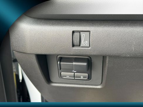 Used 2023 Chevrolet Colorado LT w/ LT Convenience Package III image 18