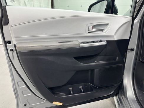 Used 2025 Toyota Sienna XLE image 8