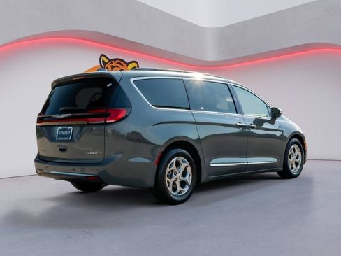 Used 2022 Chrysler Pacifica Limited FWD image 6