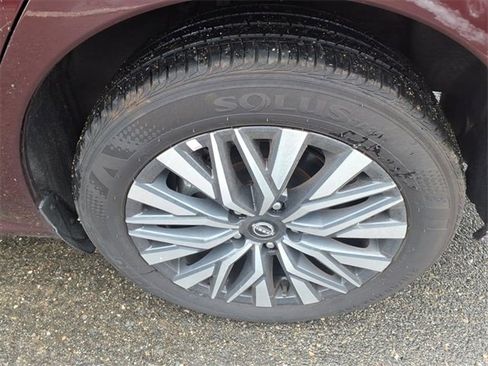 Used 2024 Nissan Altima 2.5 SV image 9