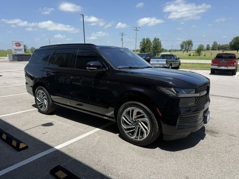 Used 2025 Lincoln Navigator Reserve AWD/4WD image 3