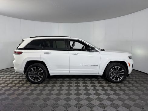 Used 2023 Jeep Grand Cherokee Overland RWD image 7
