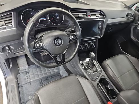Used 2020 Volkswagen Tiguan SE image 15