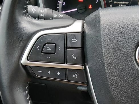 Used 2023 Toyota Highlander XLE FWD image 24