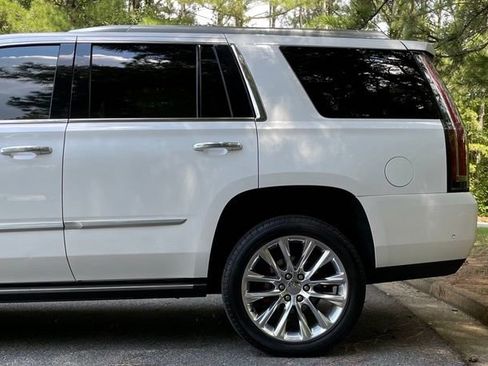 Used 2018 Cadillac Escalade Platinum RWD image 5