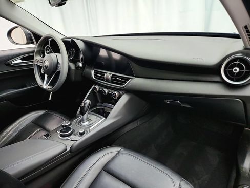 Used 2018 Alfa Romeo Giulia AWD image 25