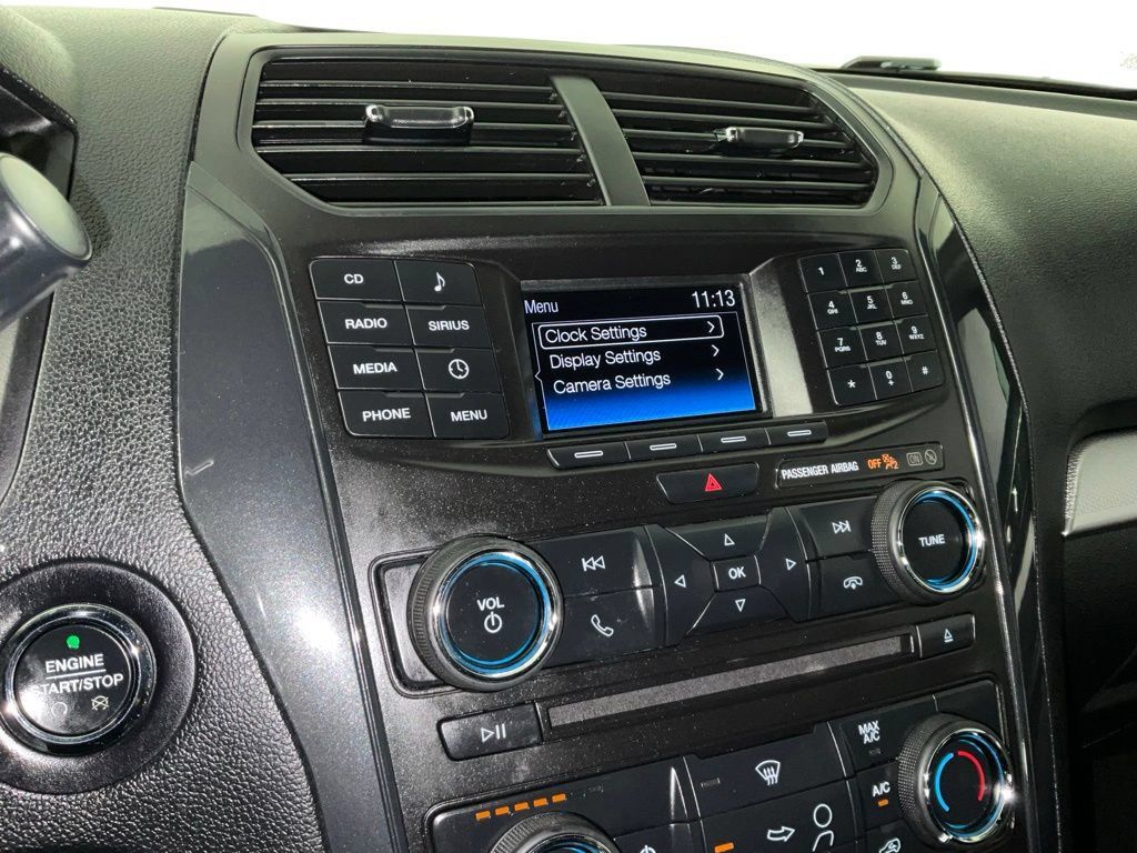 Used 2017 Ford Explorer XLT FWD image 23