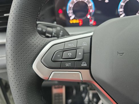 New 2026 Volkswagen Tiguan SE R-Line AWD/4WD image 17