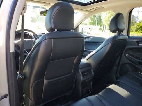Used 2018 Ford Edge Titanium w/ Equipment Group 301A AWD/4WD image 10