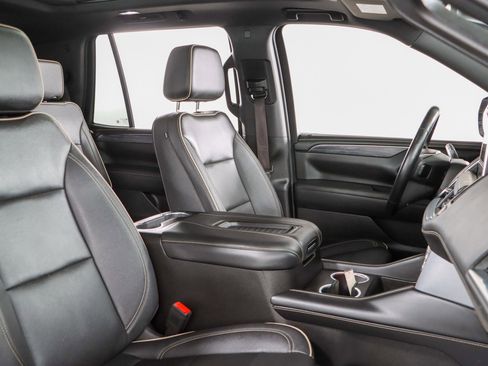 Used 2023 GMC Yukon SLT w/ SLT Luxury Package image 31