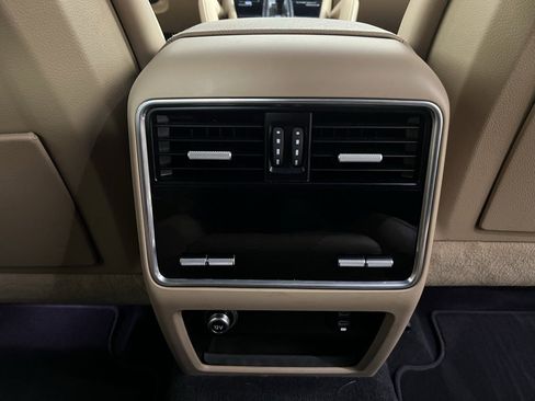 Certified 2022 Porsche Cayenne Platinum Edition w/ Premium Package Plus image 21