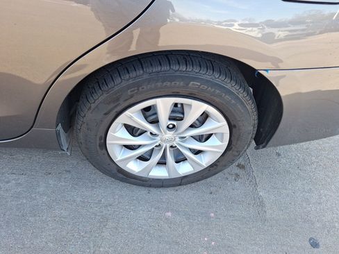 Used 2016 Toyota Camry LE image 11