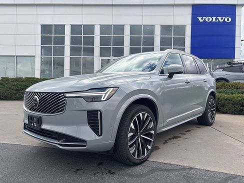 Used 2025 Volvo XC90 B6 Plus image 37