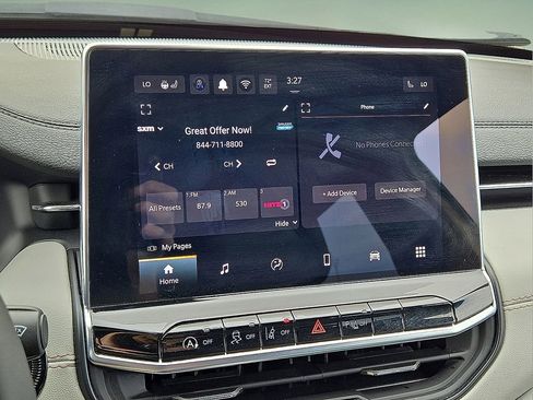 Used 2025 Jeep Compass Limited image 27