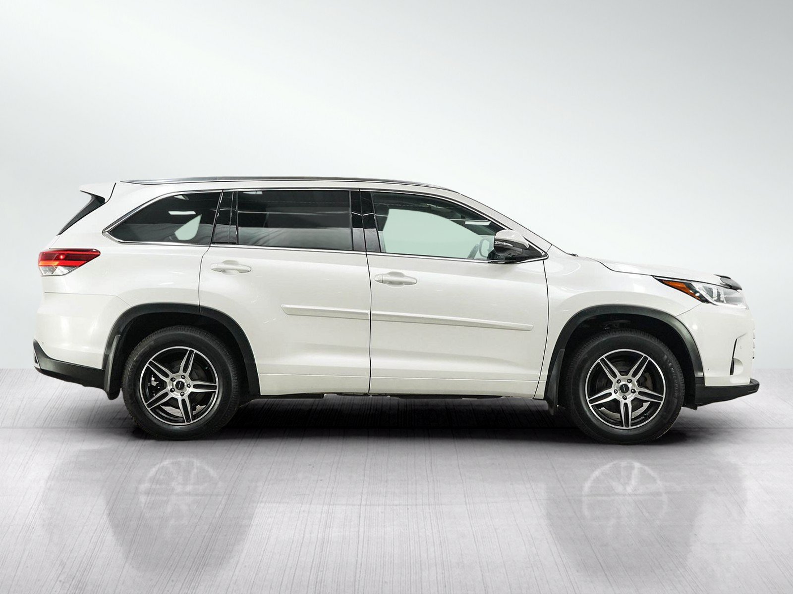 Used 2017 Toyota Highlander Limited Platinum AWD/4WD image 6