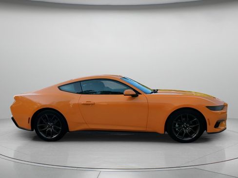 Certified 2026 Ford Mustang Coupe RWD image 33