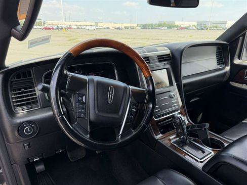 Used 2017 Lincoln Navigator L Select AWD/4WD image 20