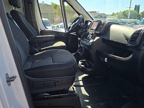 Used 2025 RAM ProMaster 2500 FWD image 10