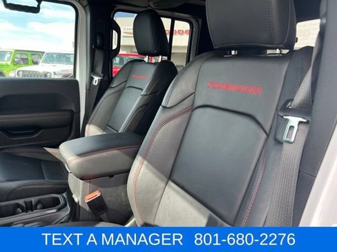 Used 2025 Jeep Gladiator Rubicon AWD/4WD image 16