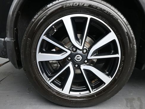 Used 2017 Nissan Rogue SL w/ SL Premium Package image 10