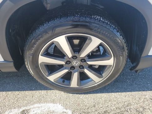 Certified 2025 Honda Pilot Touring image 9