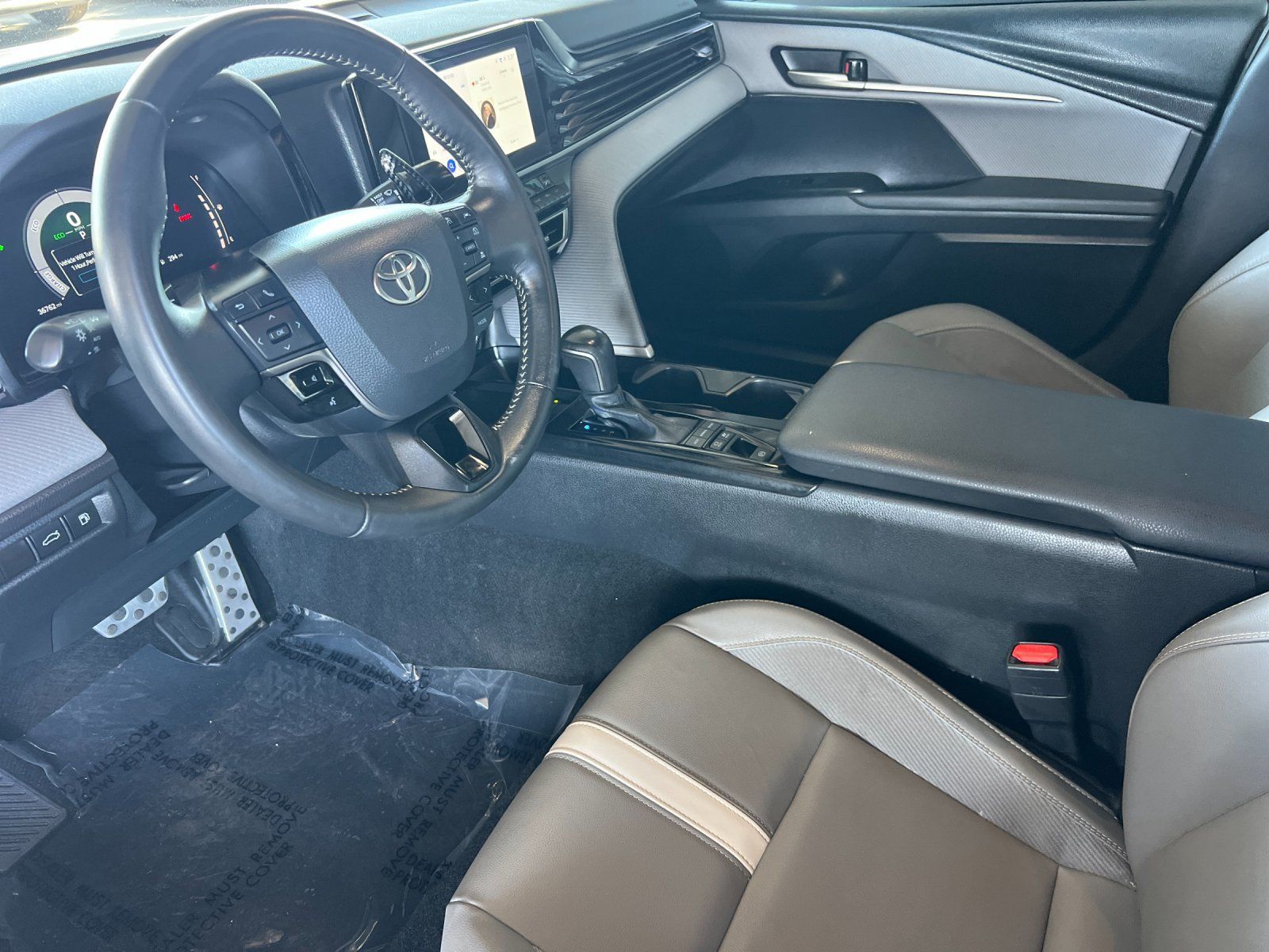 Used 2025 Toyota Camry SE FWD image 9