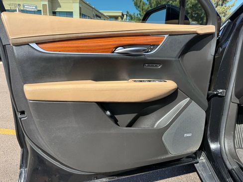 Used 2017 Cadillac XT5 Platinum AWD/4WD image 10