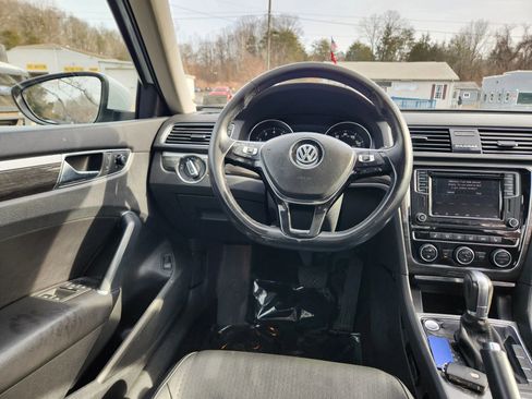 Used 2018 Volkswagen Passat 2.0T SE image 34