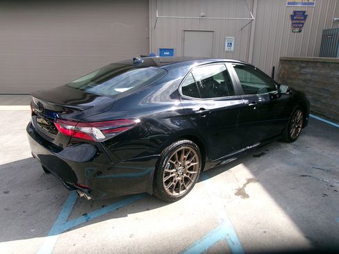 Used 2023 Toyota Camry SE w/ Convenience Package AWD/4WD image 5