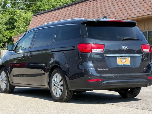 Used 2016 Kia Sedona EX FWD image 3