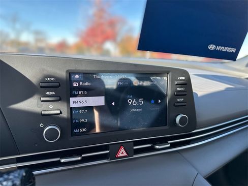 Used 2025 Hyundai Elantra SE image 12