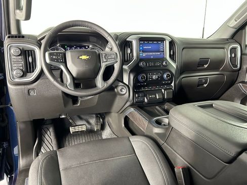 Used 2022 Chevrolet Silverado 2500 LTZ w/ LTZ Premium Package image 18