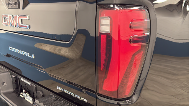 Used 2024 GMC Sierra 3500 Denali w/ Technology Package AWD/4WD image 43