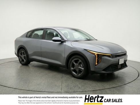 Used 2025 Kia K4 LXS image 1