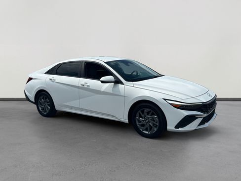 Used 2024 Hyundai Elantra Blue FWD image 7