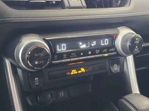 Used 2025 Toyota RAV4 XLE AWD/4WD image 32