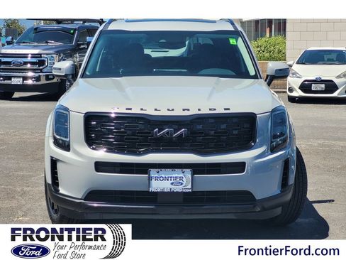 Used 2022 Kia Telluride EX w/ EX Premium Package AWD/4WD image 3