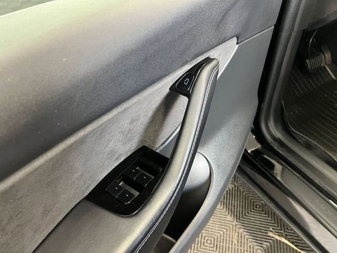 Used 2021 Tesla Model Y Long Range image 11